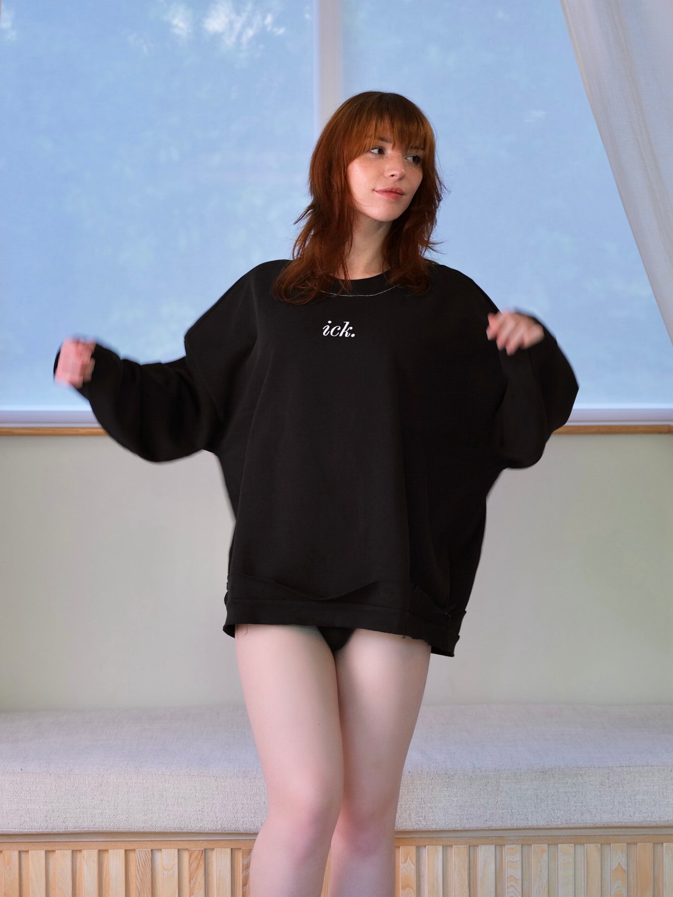 DISTRESSED OVERSIZED SWEATER
