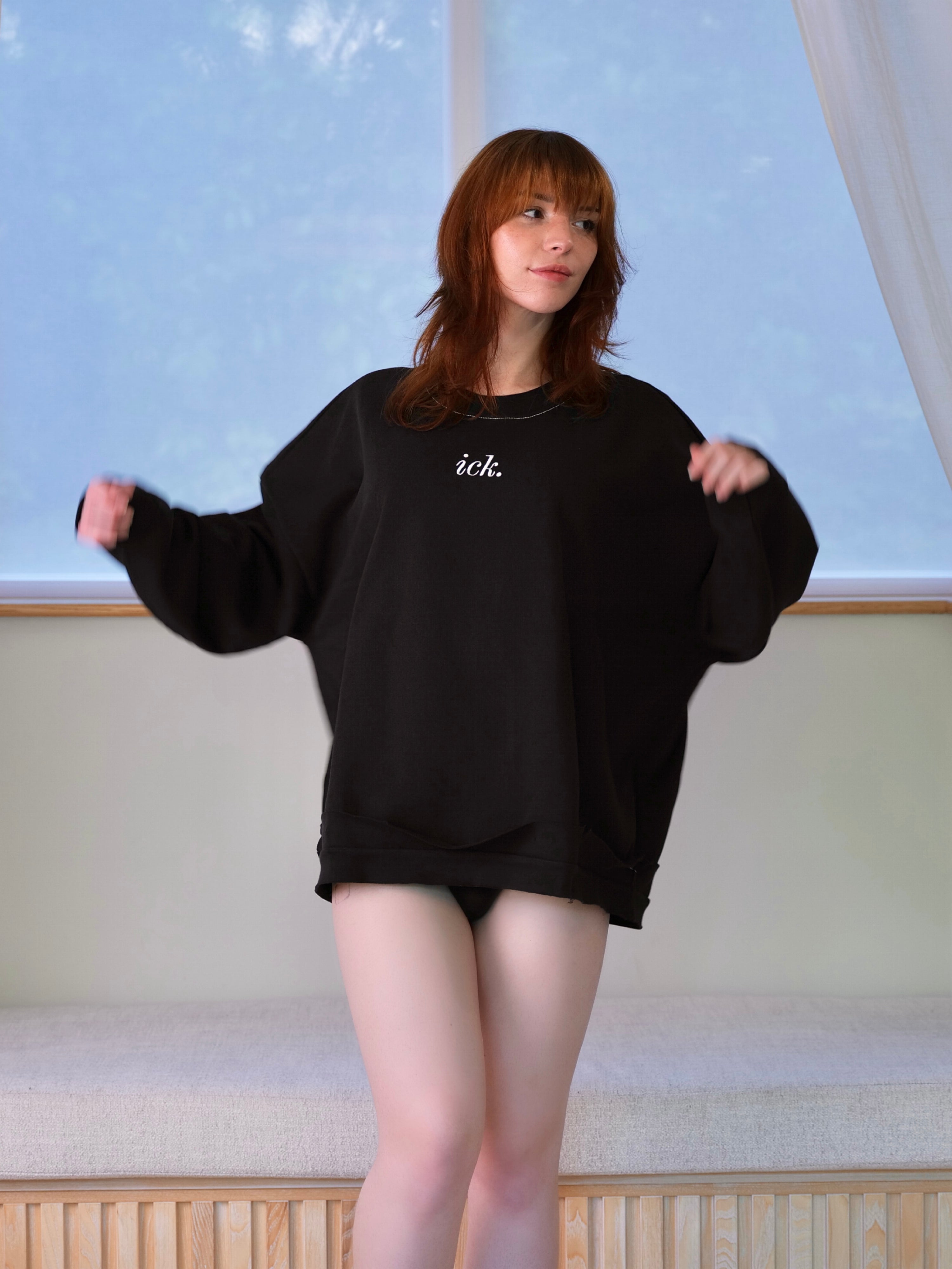DISTRESSED OVERSIZED SWEATER