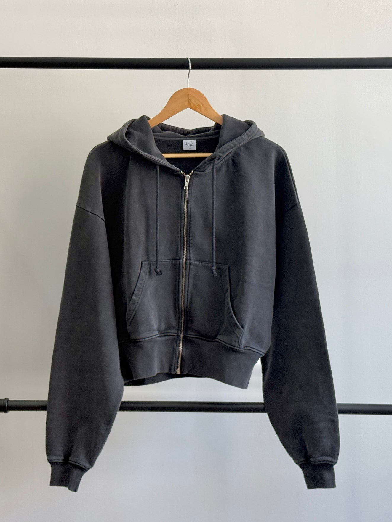 STONE CROPPED HOODIE